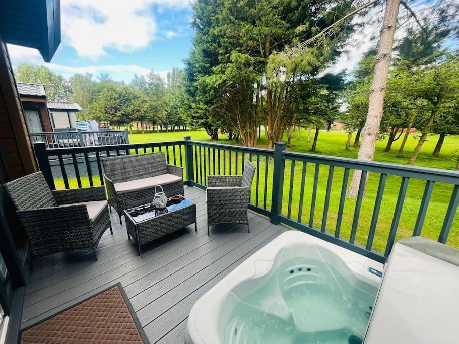 Hideaway Retreat With Hot Tub Villa York Luaran gambar